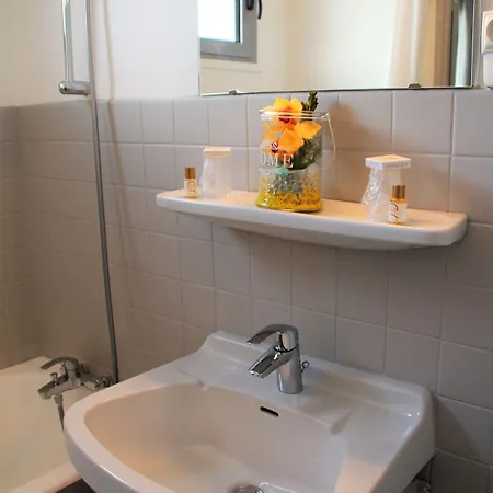 Le Petit Majestic Готель