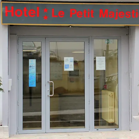 Le Petit Majestic Готель
