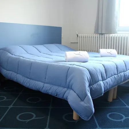 Готель Le Petit Majestic Лурд